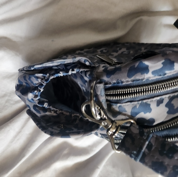 Lug crossbody - Picture 4 of 4